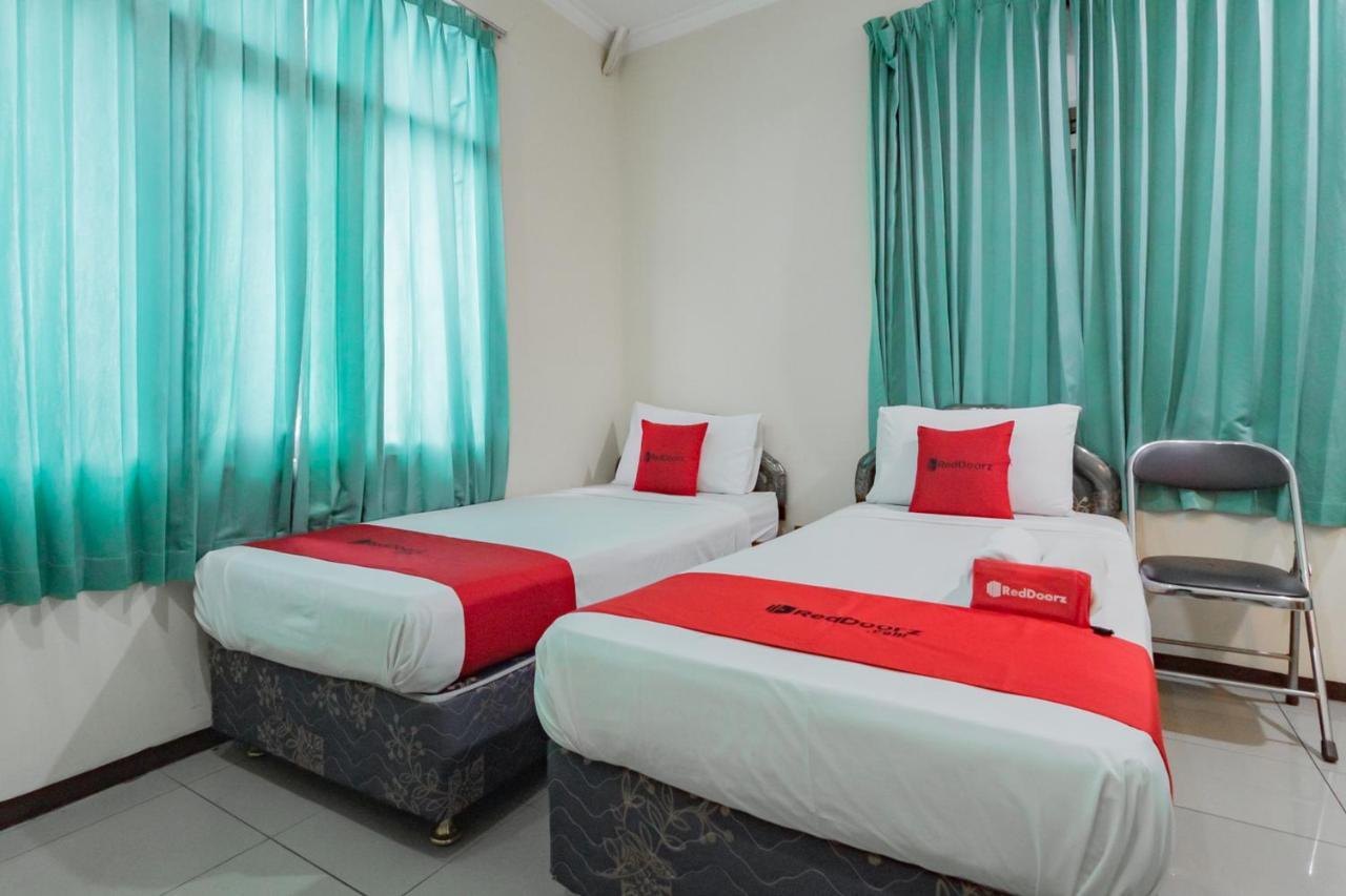 Reddoorz Near Tegalega Bandung Hotel Kültér fotó